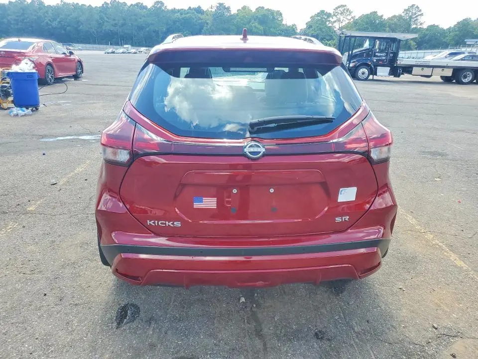 2024 NISSAN KICKS SR  