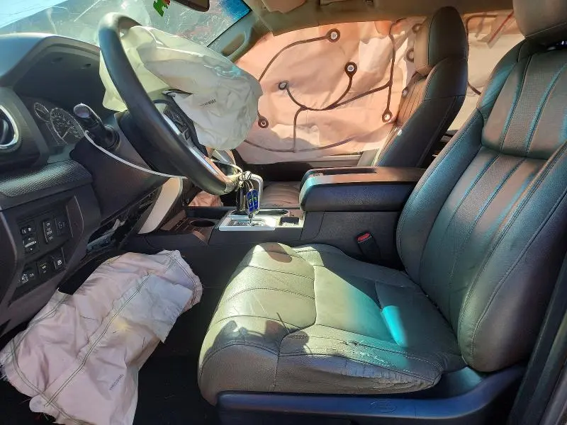 2016 TOYOTA TUNDRA CREWMAX SR5  