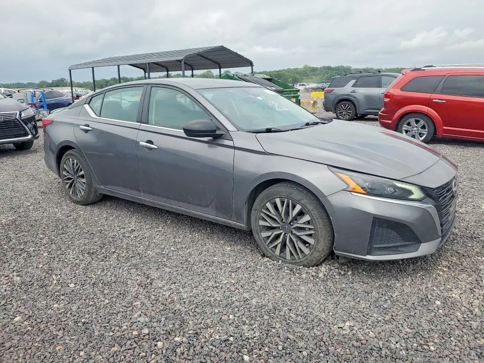 2024 NISSAN ALTIMA SV  