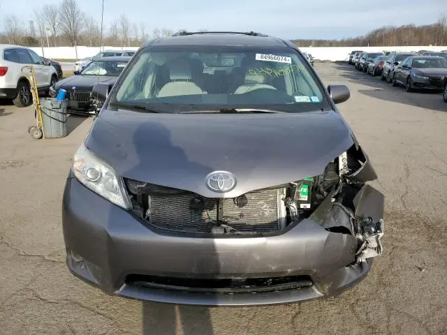 2014 TOYOTA SIENNA LE