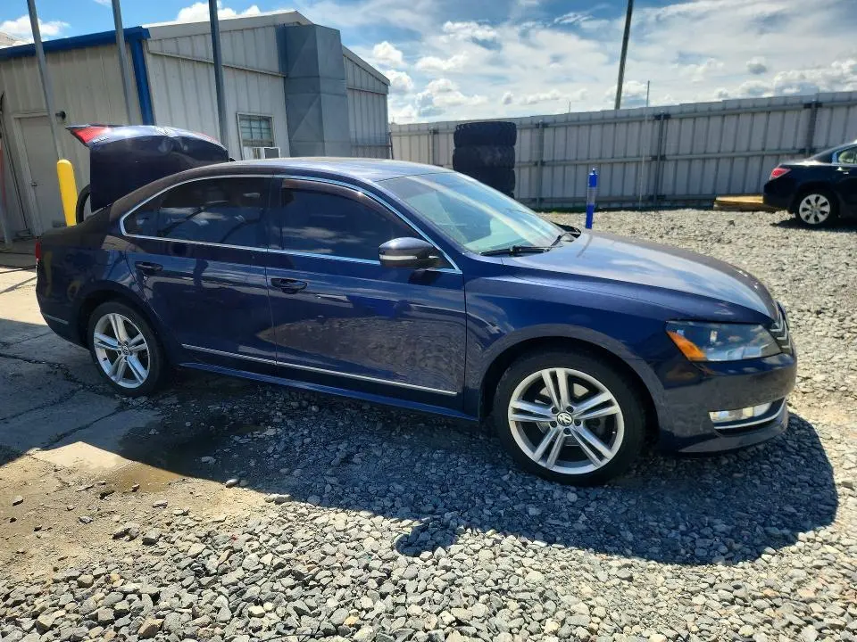 2015 VOLKSWAGEN PASSAT SE  