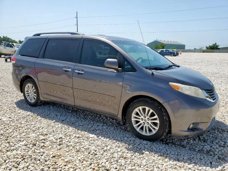 2014 TOYOTA SIENNA XLE  