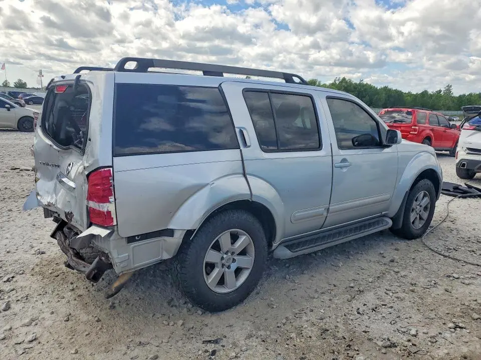 2011 NISSAN PATHFINDER S  