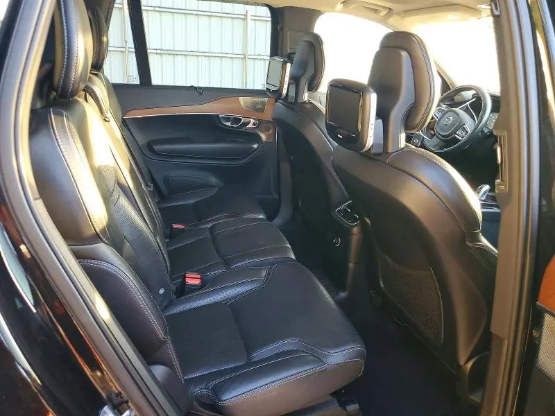 2017 VOLVO XC90 T8  