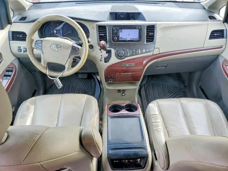 2014 TOYOTA SIENNA XLE 8-PASSENGER  
