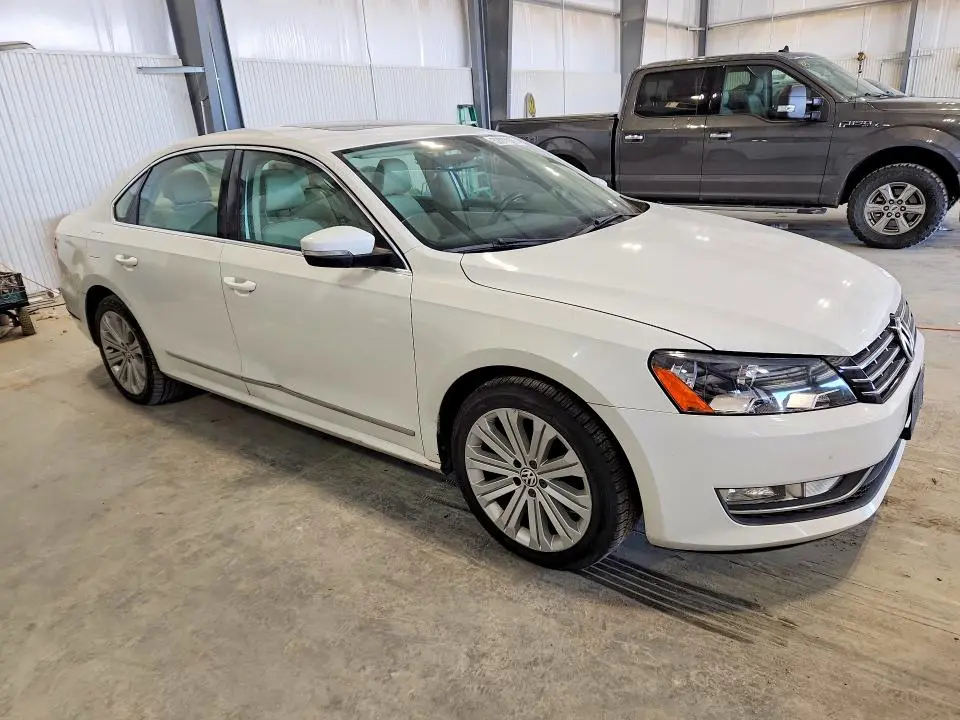 2013 VOLKSWAGEN PASSAT SE  