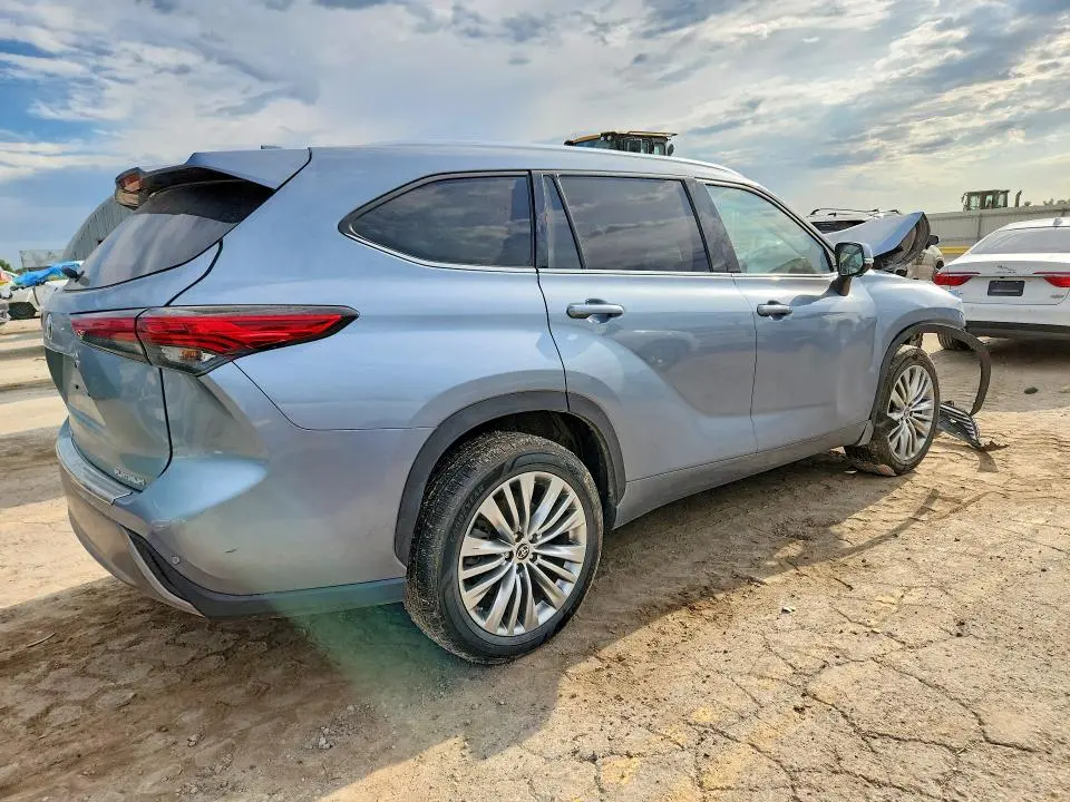 2023 TOYOTA HIGHLANDER PLATINUM  