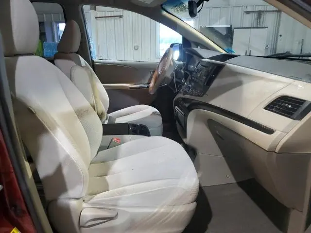 2013 TOYOTA SIENNA LE  