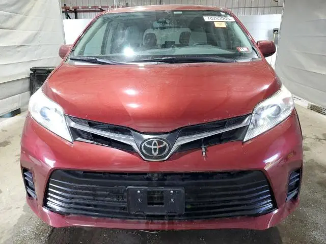 2018 TOYOTA SIENNA LE  