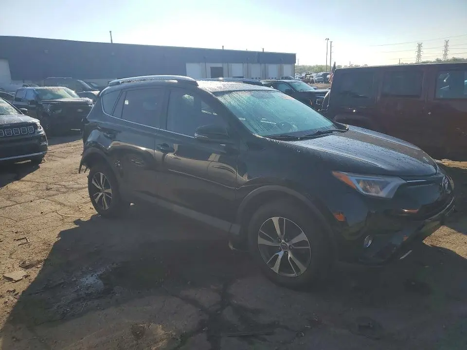 2016 TOYOTA RAV4 XLE  
