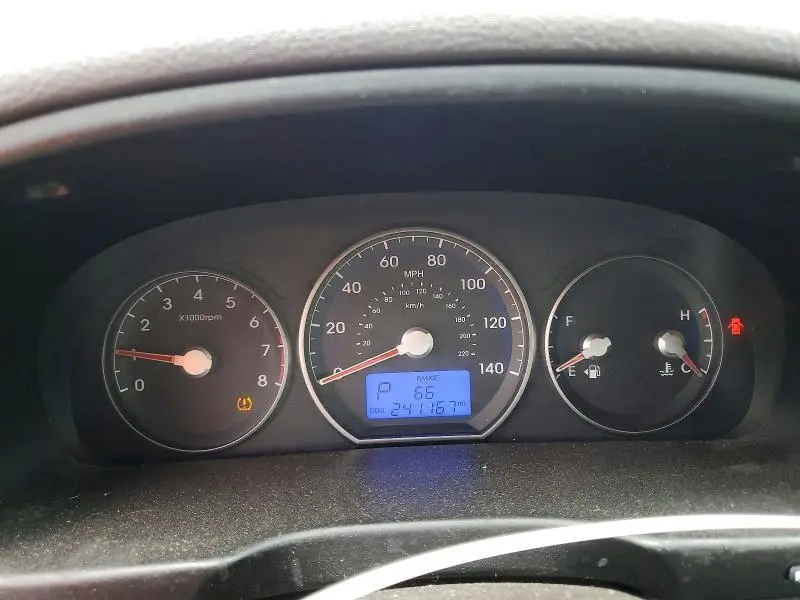 2011 HYUNDAI SANTA FE SE  