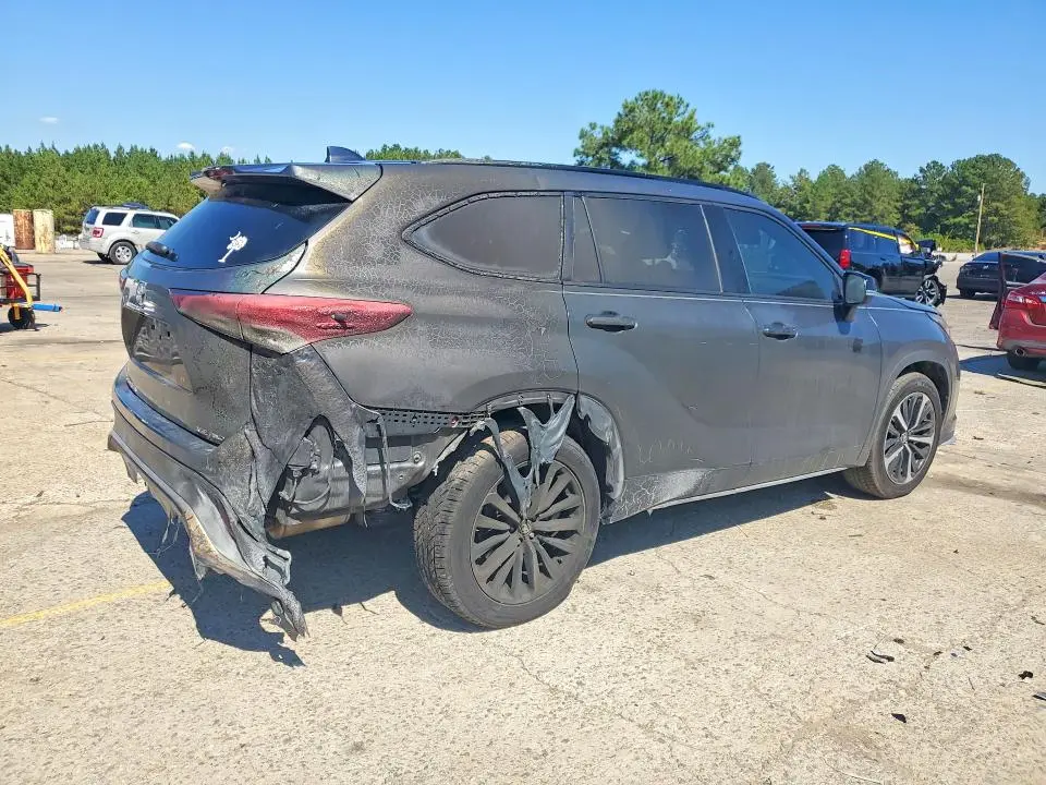 2022 TOYOTA HIGHLANDER XSE  