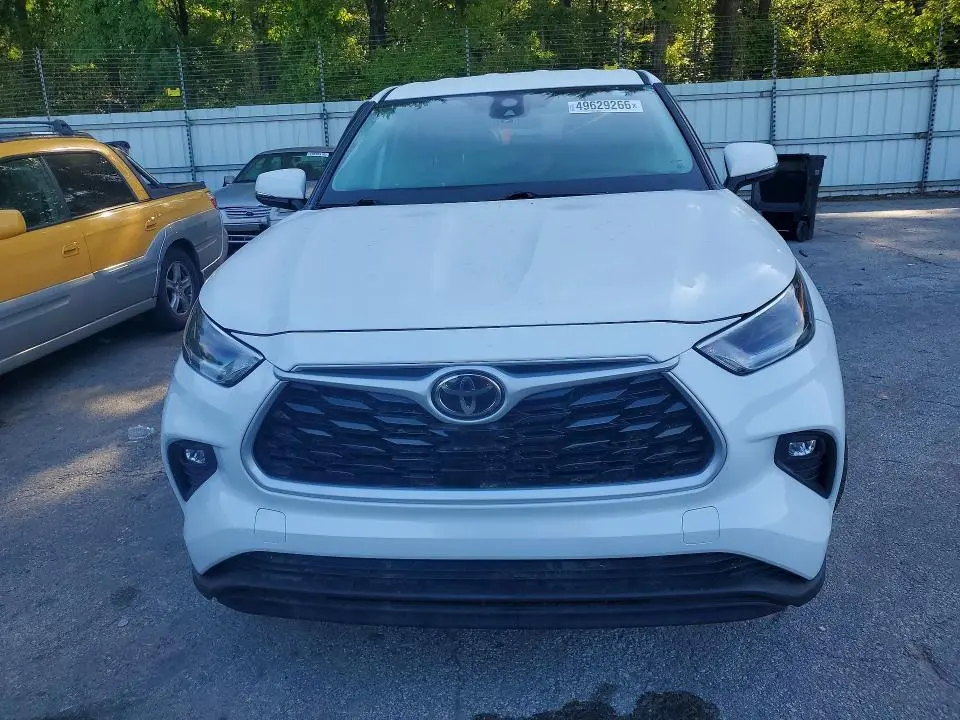 2021 TOYOTA HIGHLANDER LE  
