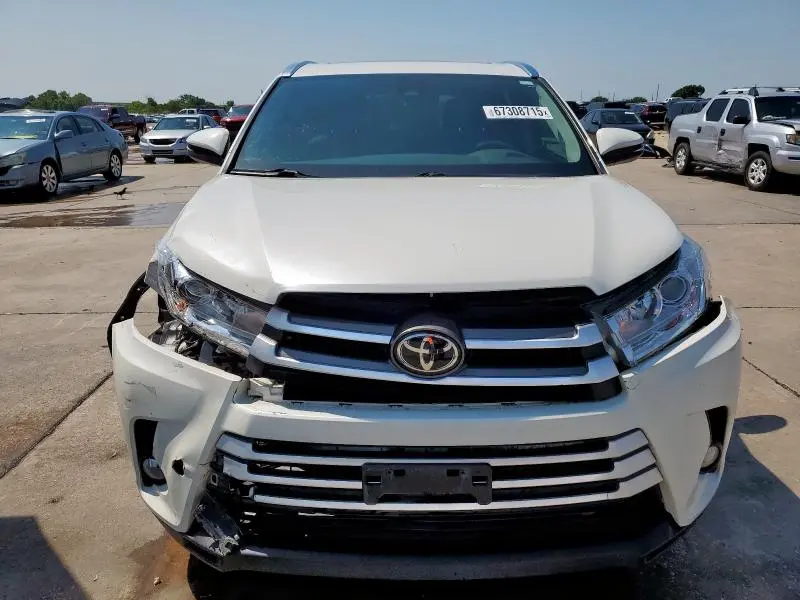 2019 TOYOTA HIGHLANDER SE  