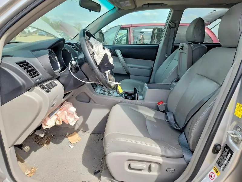 2010 TOYOTA HIGHLANDER SE  