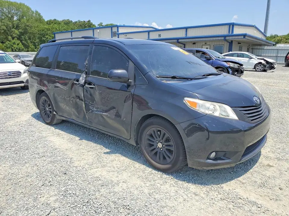2016 TOYOTA SIENNA XLE 8-PASSENGER  