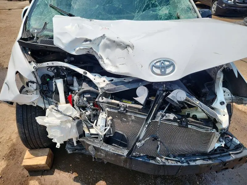 2015 TOYOTA SIENNA LE  