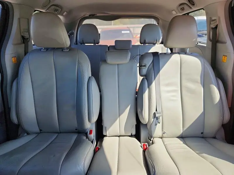 2013 TOYOTA SIENNA XLE  