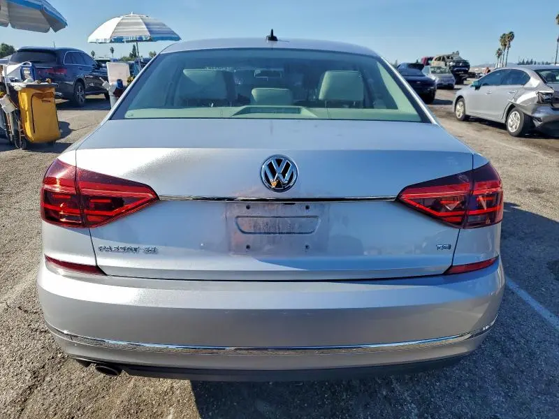 2018 VOLKSWAGEN PASSAT SE  