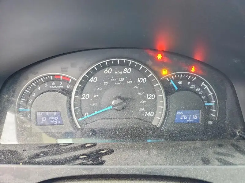 2015 TOYOTA CAMRY LE  