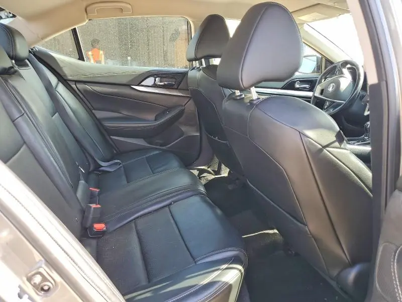 2021 NISSAN MAXIMA SV  