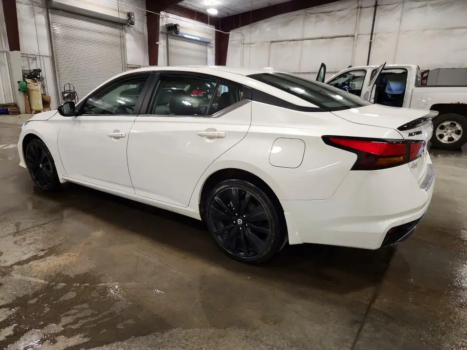 2022 NISSAN ALTIMA SR  