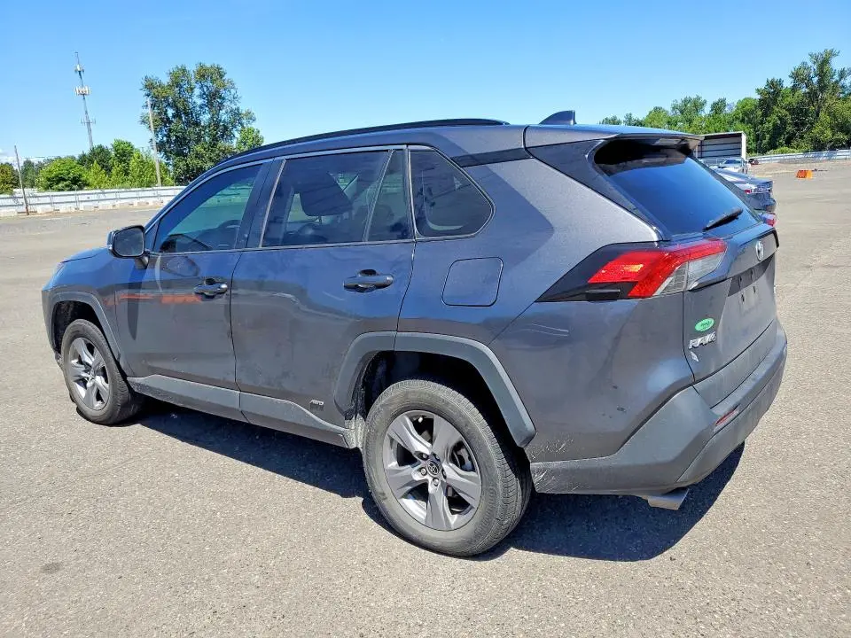 2022 TOYOTA RAV4 XLE  