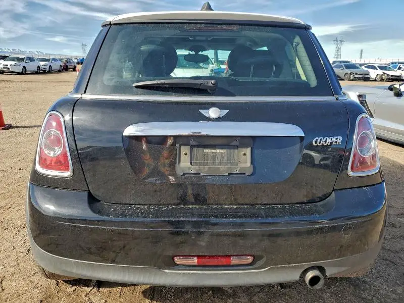 2011 MINI COOPER   