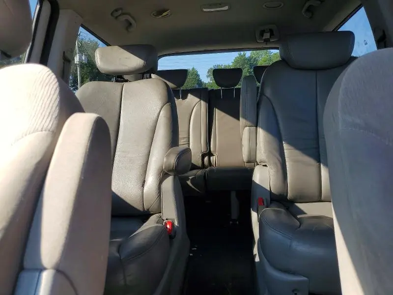 2012 KIA SEDONA LX  