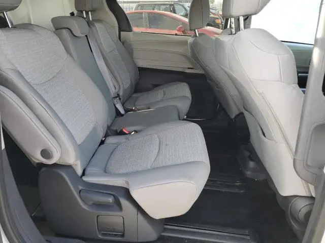 2024 TOYOTA SIENNA LE  