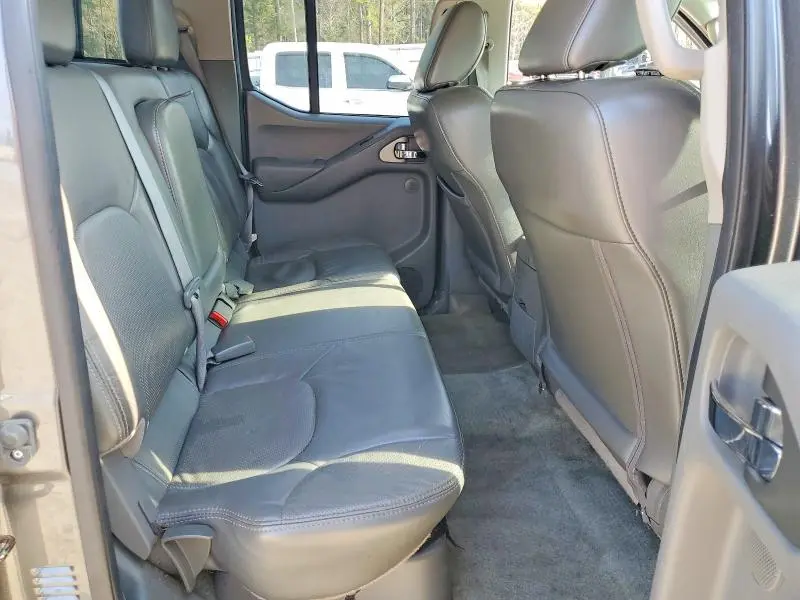 2016 NISSAN FRONTIER SL  