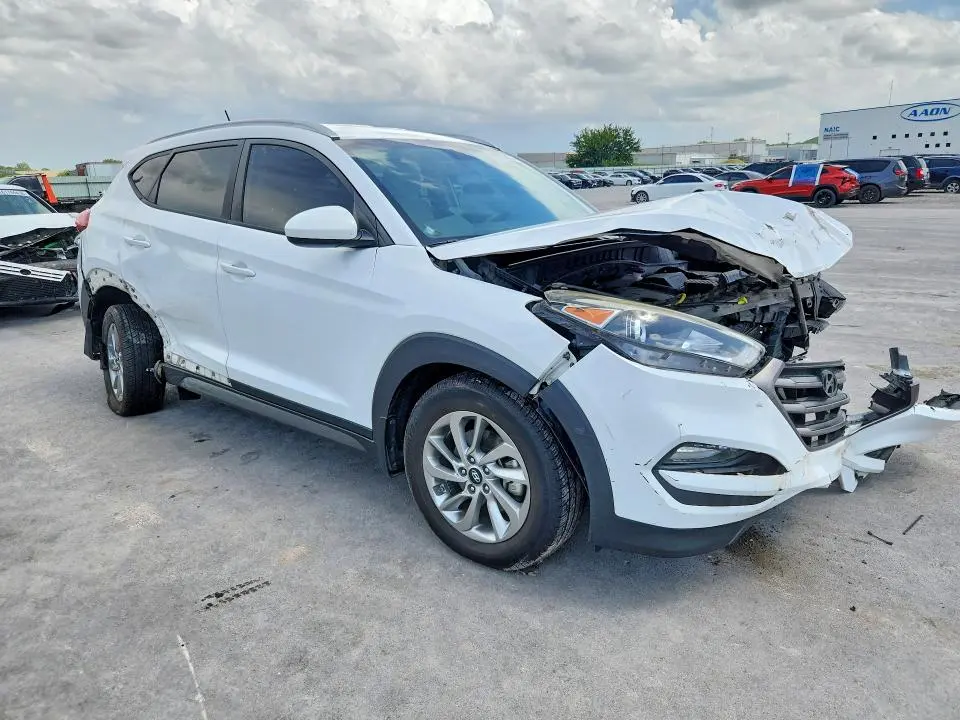 2016 HYUNDAI TUCSON SE  