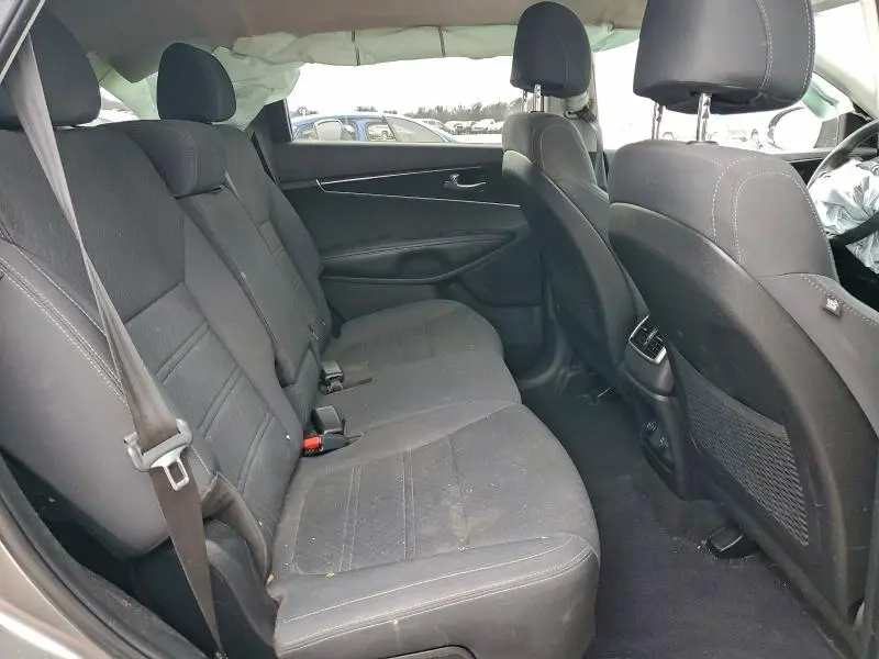 2017 KIA SORENTO LX  