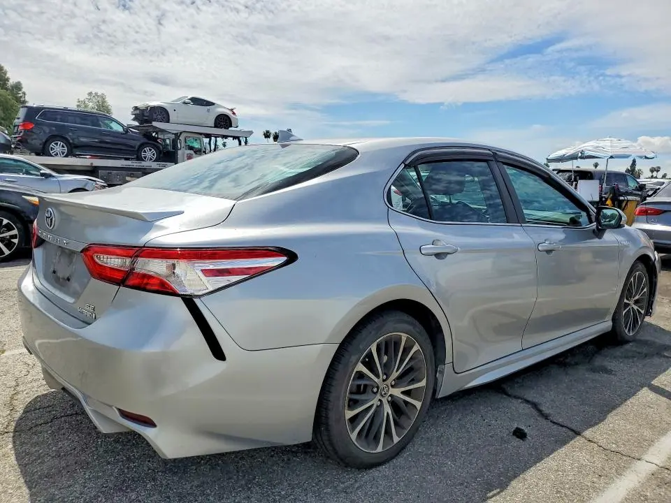 2020 TOYOTA CAMRY SE  