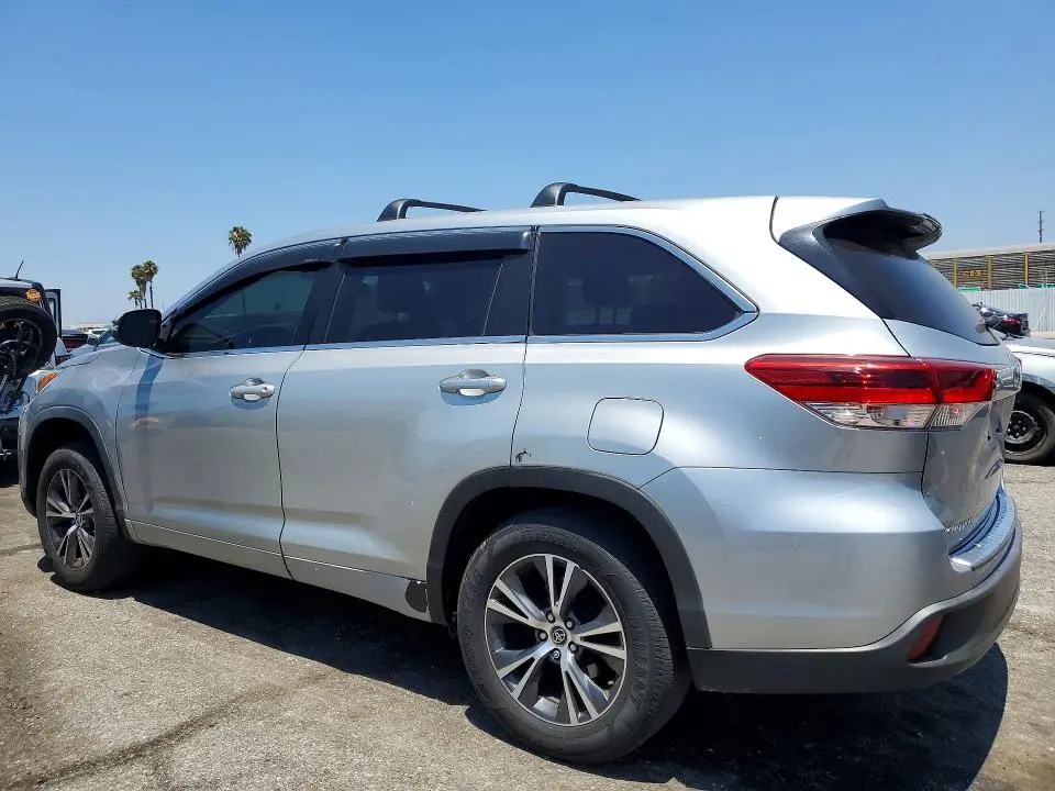 2018 TOYOTA HIGHLANDER LE  