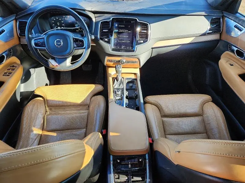 2016 VOLVO XC90 T6  