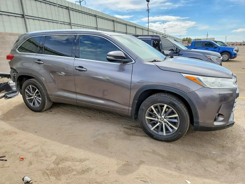 2018 TOYOTA HIGHLANDER XLE  