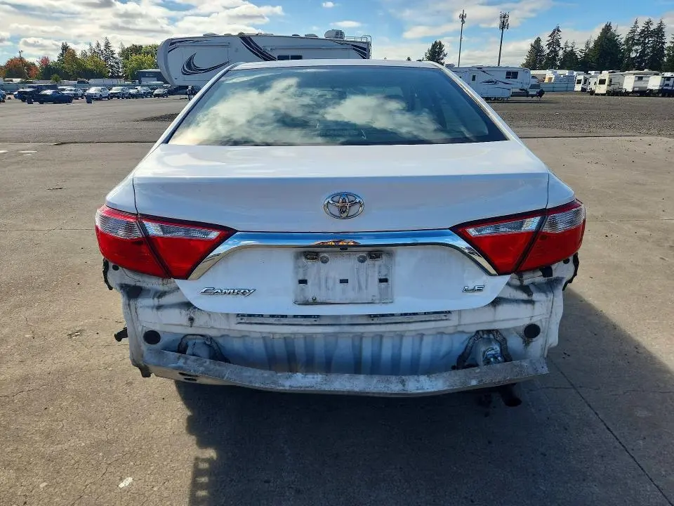 2015 TOYOTA CAMRY LE  