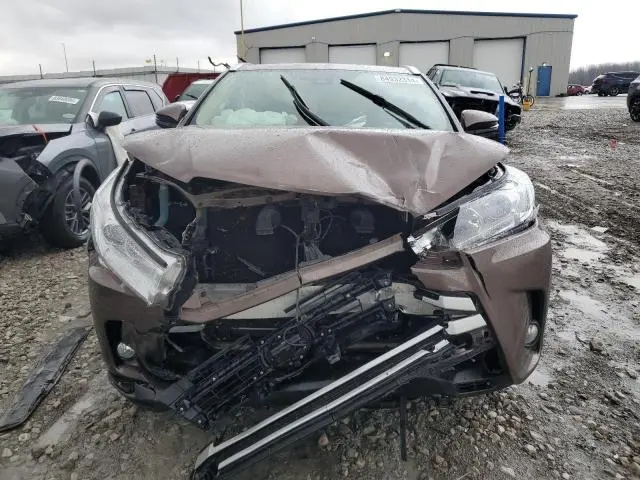 2017 TOYOTA HIGHLANDER SE  