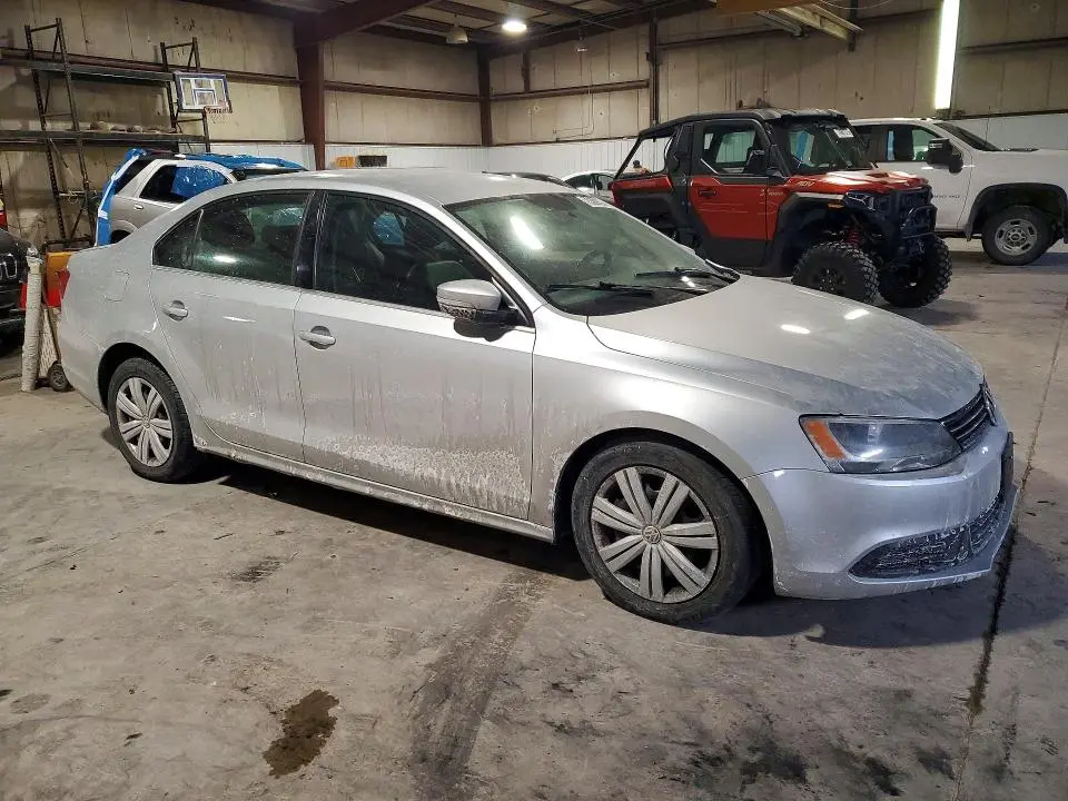 2013 VOLKSWAGEN JETTA SE  