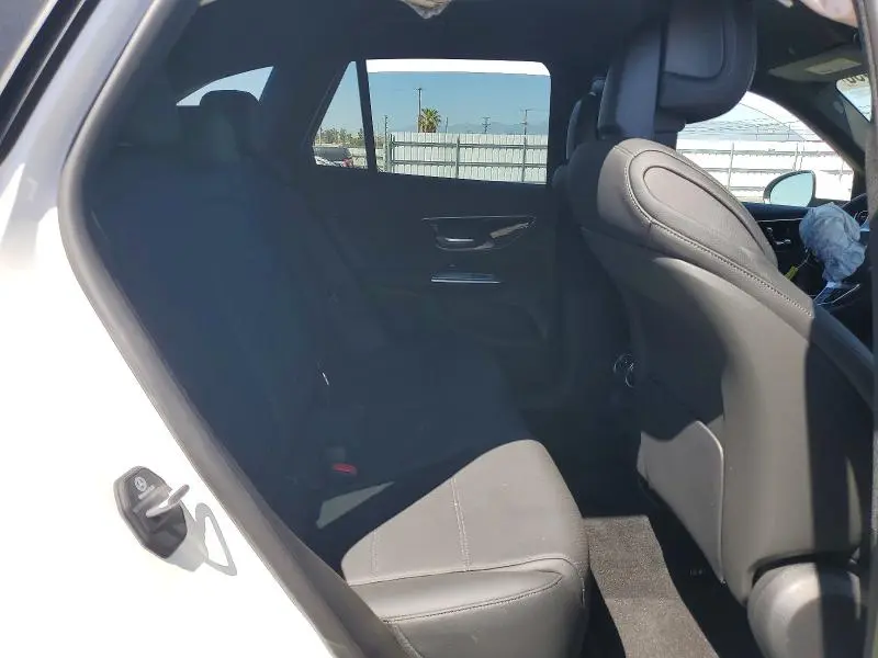 2025 MERCEDES-BENZ GLC 300  