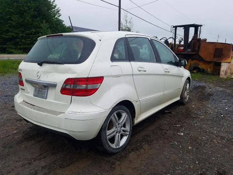 2011 MERCEDES-BENZ B200   