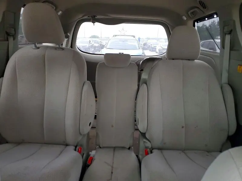 2013 TOYOTA SIENNA LE  