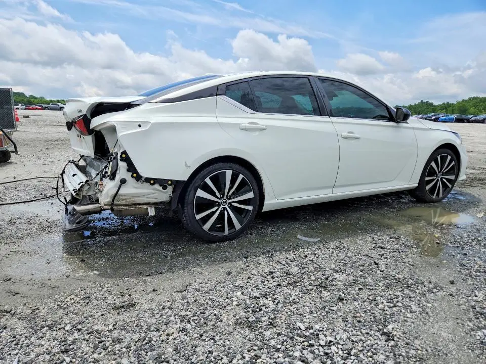 2022 NISSAN ALTIMA SR  