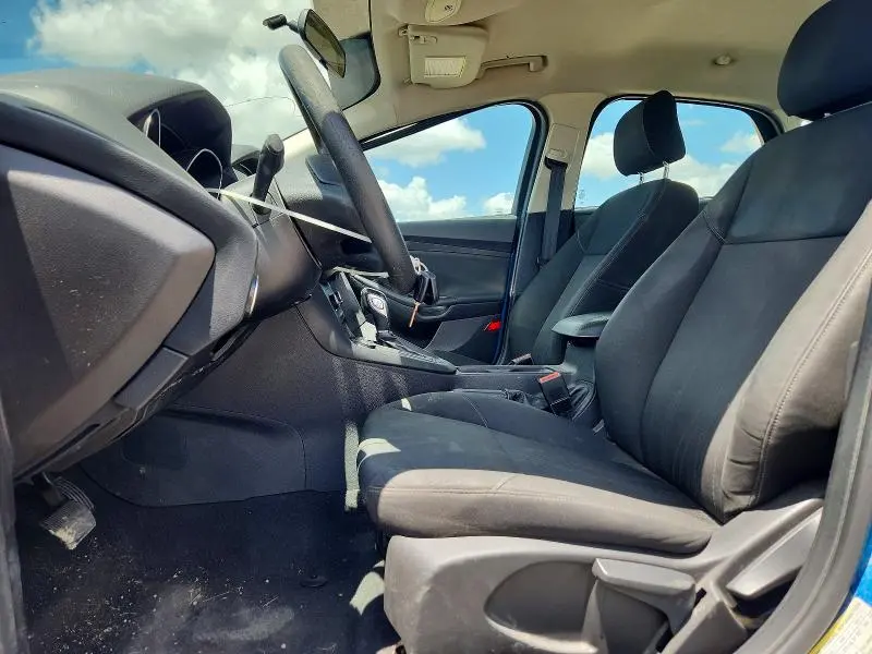 2015 FORD FOCUS SE  