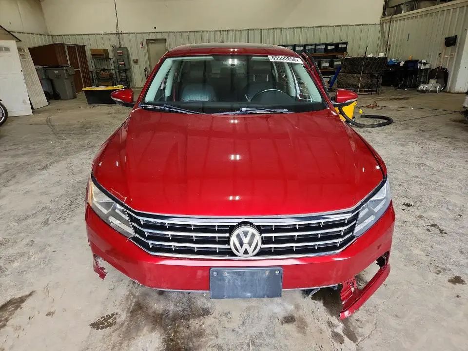 2017 VOLKSWAGEN PASSAT SE  