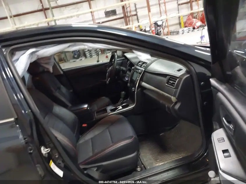 2015 TOYOTA CAMRY SE