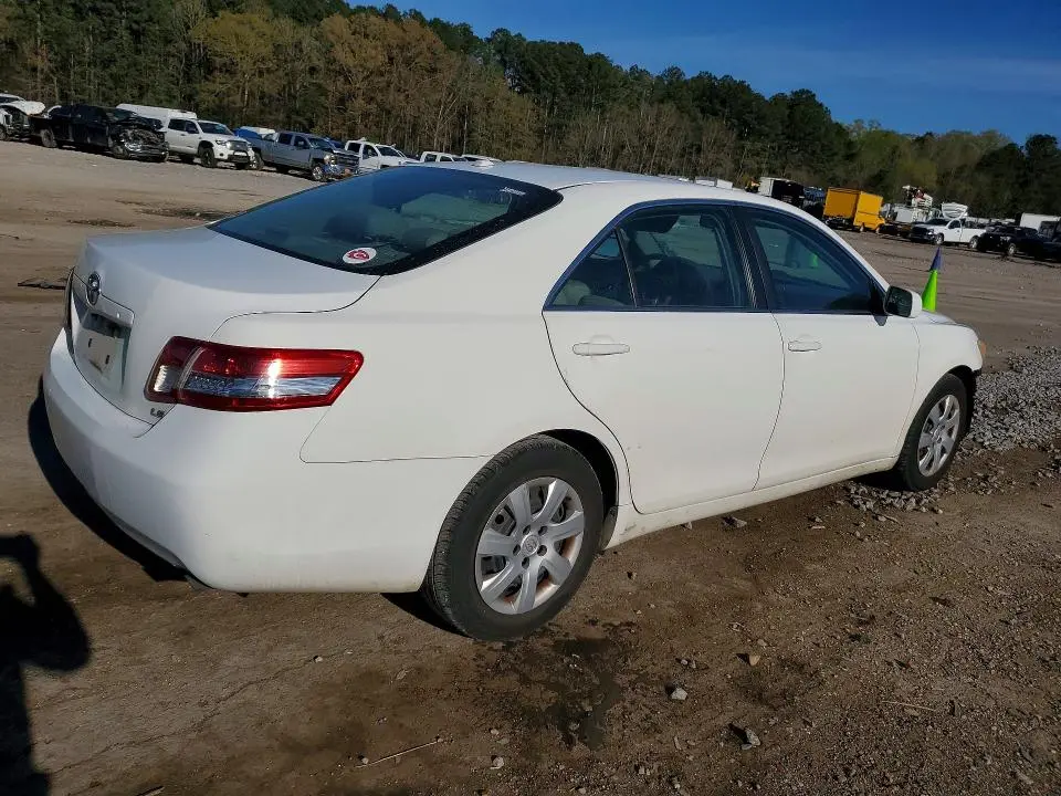 2011 TOYOTA CAMRY LE  