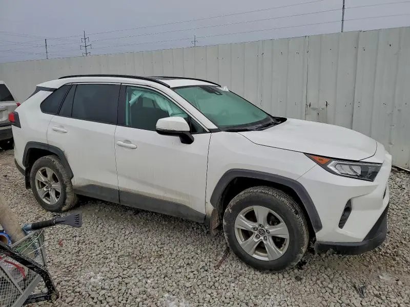 2021 TOYOTA RAV4 XLE  