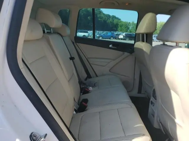 2011 VOLKSWAGEN TIGUAN S  